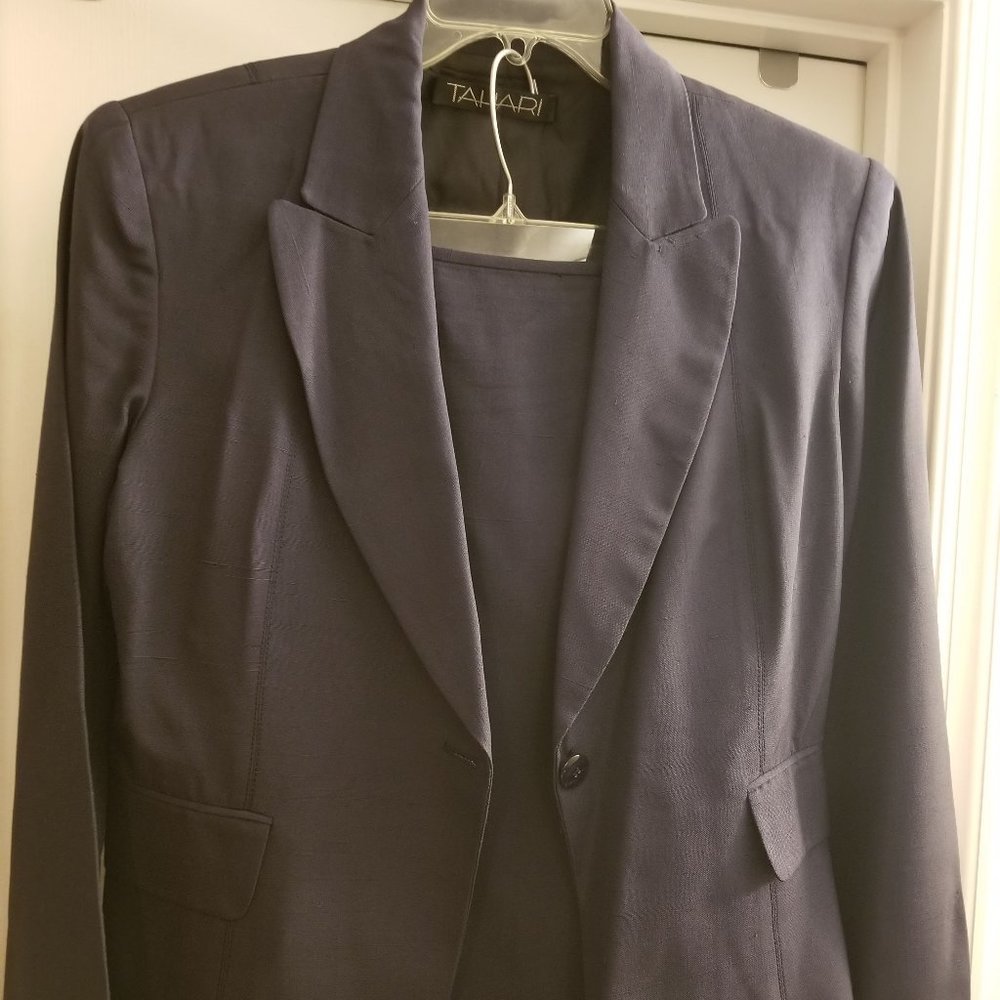 Tahari Womens Raw Silk Skirt Suit Size US 14.  Navy Blue